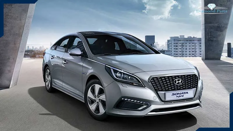 یک عدد خودرو سوناتا نقره ای رنگ.