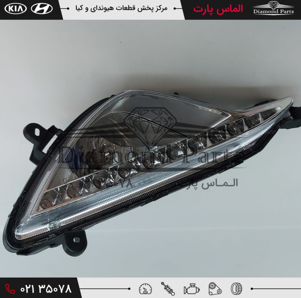 چراغ مه شکن جلو سمت چپ که وظیفه روشن نمودن هر چه بیشتر مسیر حرکت خودرو را در هنگام مه گرفتگی یا گرد و غبار