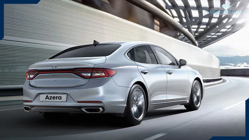 آزرا گرنجور سفید رنگ در اتوبان.