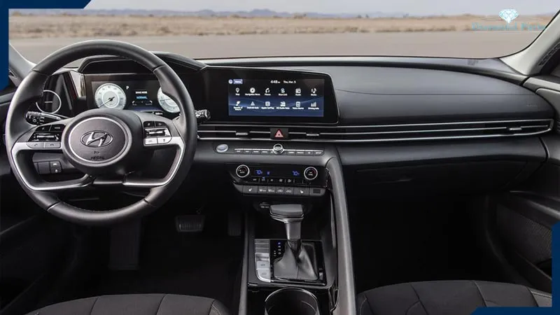 داخل خودروی النترا 2023