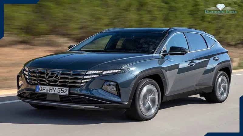 یک عدد خودرو هیوندای سُرمه ای رنگ.